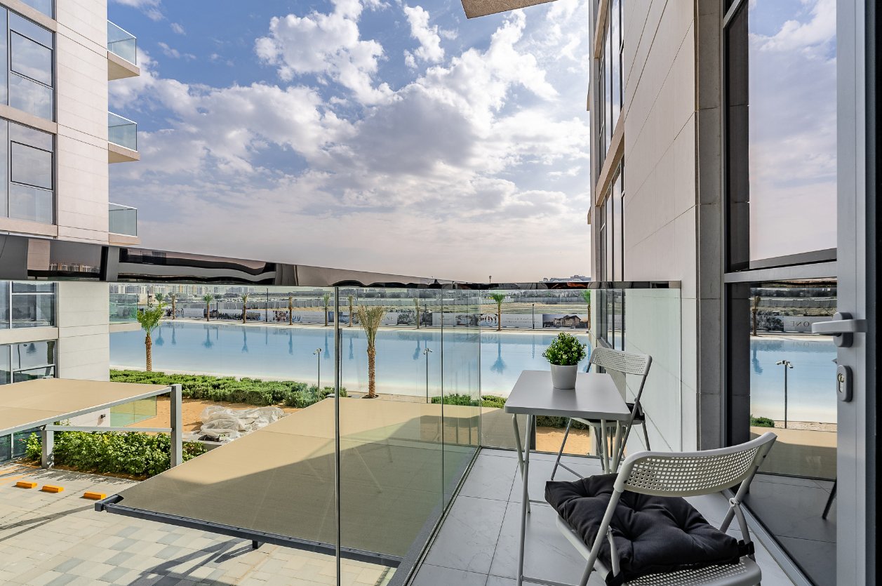 Apartment with Lagoon & Burj Khalifa Views